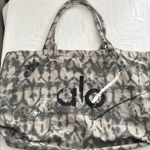 ALO Yoga Limited Edition Large Shopper Tote Tie Dye